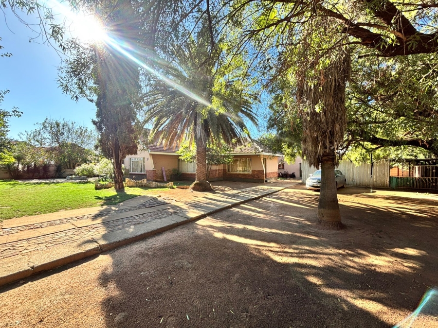 6 Bedroom Property for Sale in Songloed North West